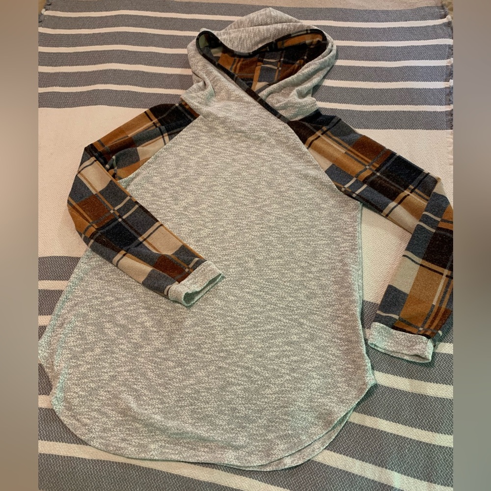 Ultra comfy women’s long sleeve with hood.
